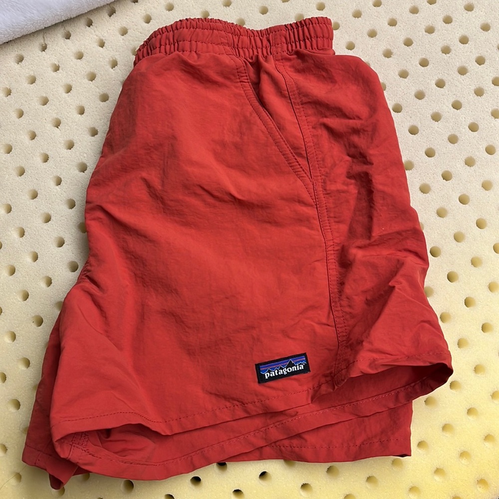 NWOT patagonia scarlet 5” baggies